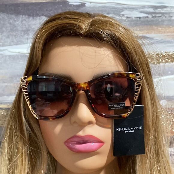 𝅺KENDALL & Kylie Butterfly Sunglasses - Picture 3 of 10